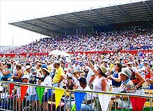 Join the music crowd at the Fan Fair Main Stage